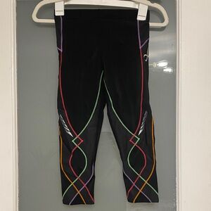2xu Black Compression Capri Tights with Colorful Accents
